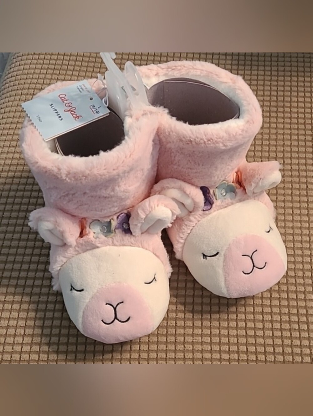 New with tags! Cat and Jack Girls Large 9 10 fuzzy pink Llama slippers